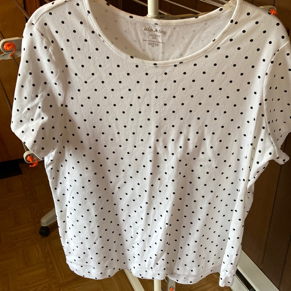 White with black polka dots short sleeve shirt